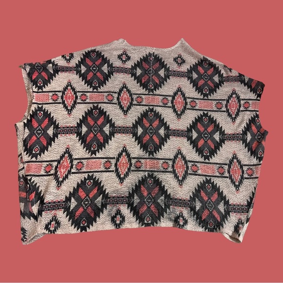 BLUSHED Aztec designed knit kimono style shrug. Size Medium - Picture 6 of 6